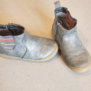 Cat and Jack size 9t metallic/rainbow boots